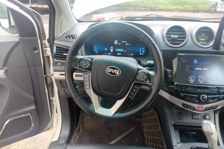 Used BYD S7 2015 2.0T Automatic Prestige Model Steering Wheel