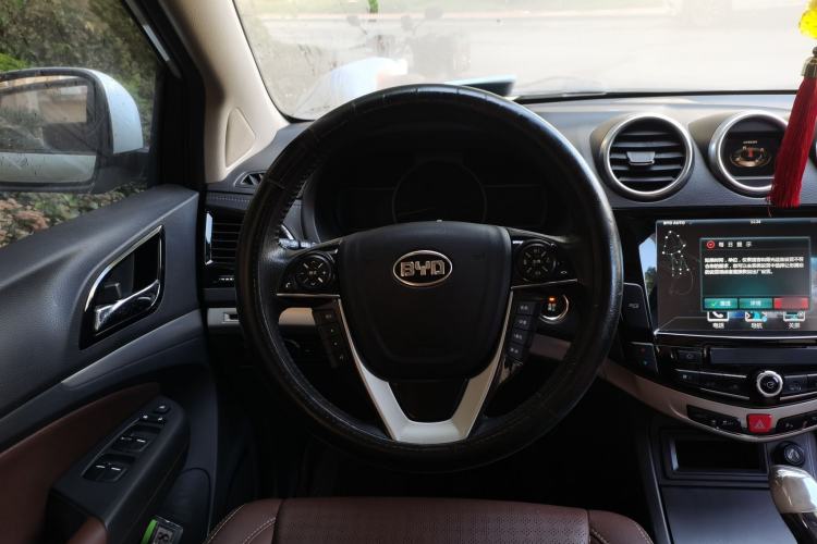 Used BYD S7 2015 2.0T Upgraded Automatic Luxury Version Steering Wheel