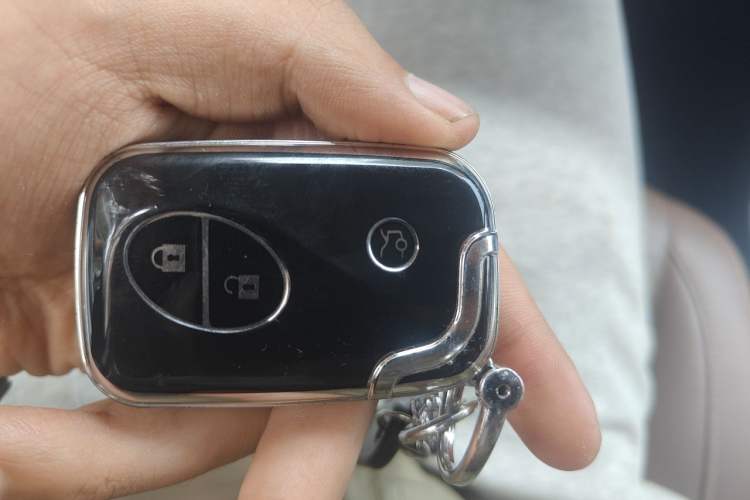 Used BYD S7 2015 2.0T Upgraded Automatic Luxury Version Vehicle Key