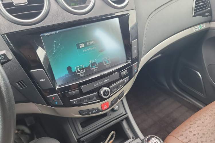 Used BYD S7 2016 1.5T Manual Luxury Edition Audio And AC Panel