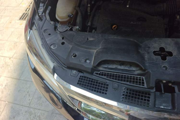Used BYD S7 2016 2.0T Automatic Prestige Edition Engine Bay Right