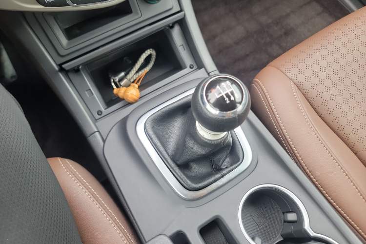 Used BYD S7 2016 1.5T Manual Luxury Edition Gear Lever