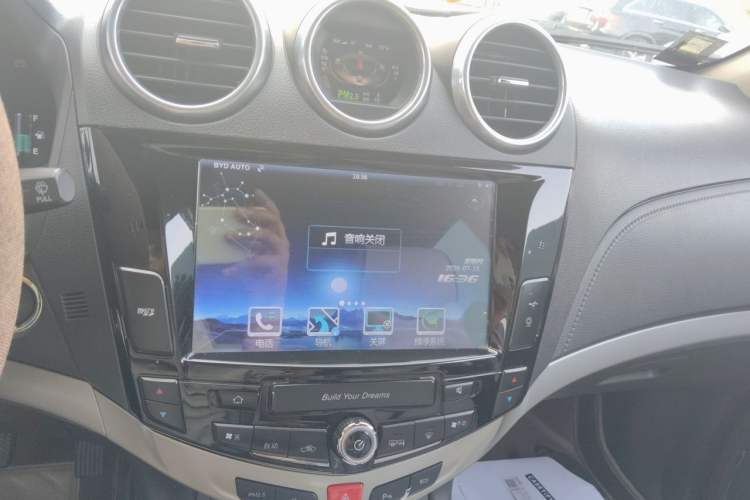 Used BYD S7 2016 2.0T Automatic Flagship Version Audio And AC Panel