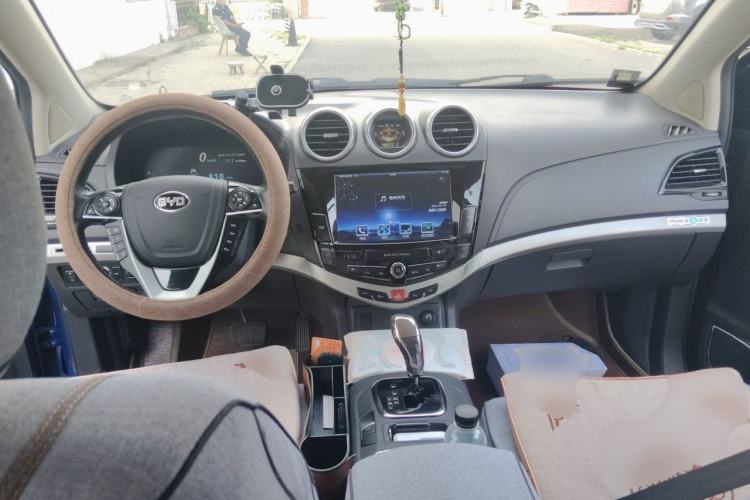 Used BYD S7 2016 2.0T Automatic Flagship Version Center Console