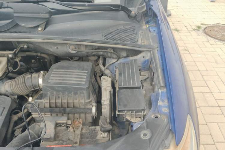Used BYD S7 2016 2.0T Automatic Flagship Version Engine Bay Left