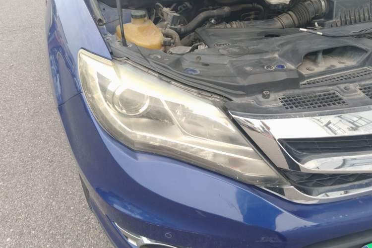 Used BYD S7 2016 2.0T Automatic Flagship Version Right Front Headlight