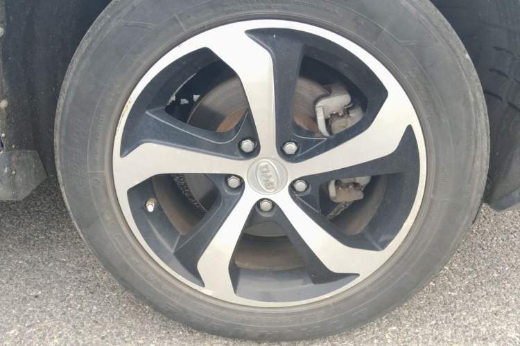 Used BYD S7 2016 2.0T Automatic Flagship Version Right Front Wheel Hub