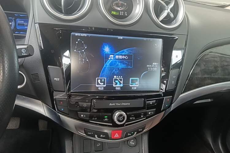 Used BYD S7 2016 2.0T Automatic Prestige Plus Audio And AC Panel