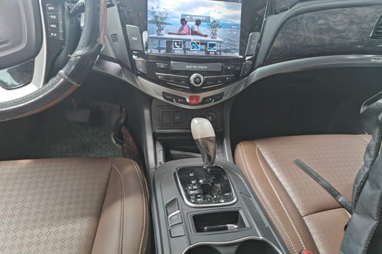 Used BYD S7 2016 2.0T Automatic Prestige Plus Audio And AC Panel