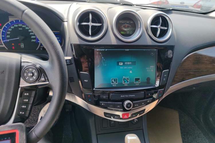 Used BYD S7 2016 2.0T Automatic Prestige Plus Audio And AC Panel
