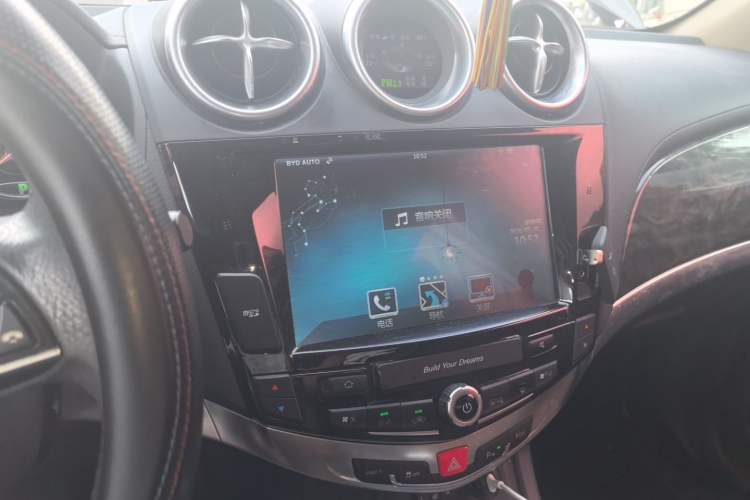 Used BYD S7 2016 2.0T Automatic Prestige Plus Audio And AC Panel