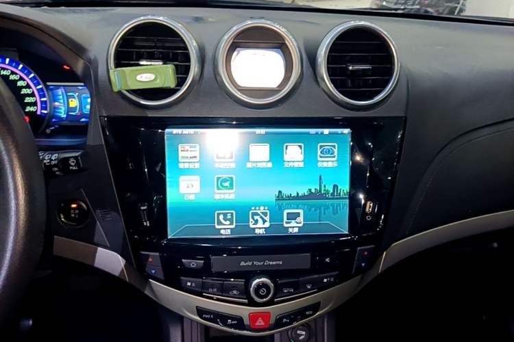 Used BYD S7 2016 2.0T Automatic Prestige Edition Audio And AC Panel