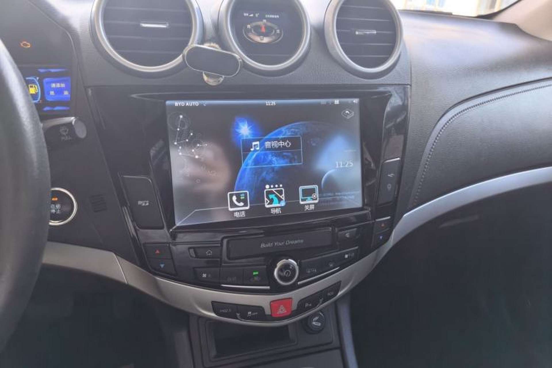 Used BYD S7 2016 2.0T Automatic Prestige Edition Audio And AC Panel