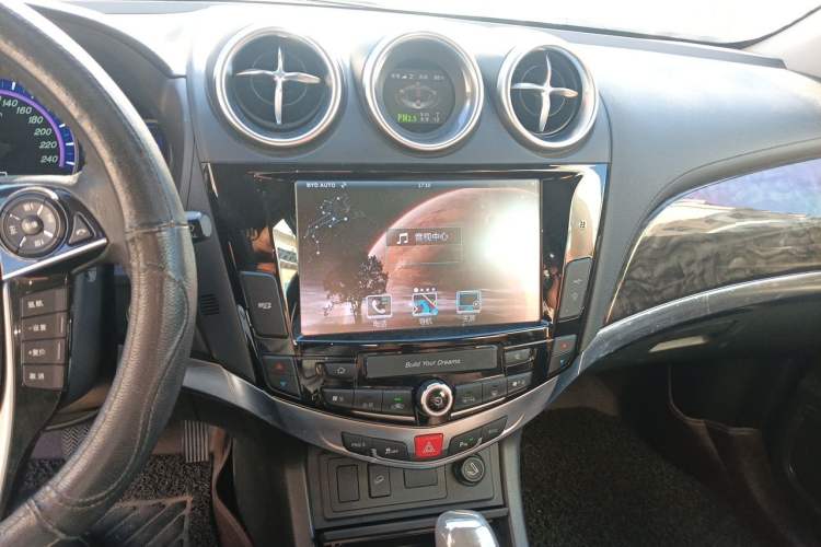 Used BYD S7 2016 2.0T Automatic Prestige Plus Audio And AC Panel