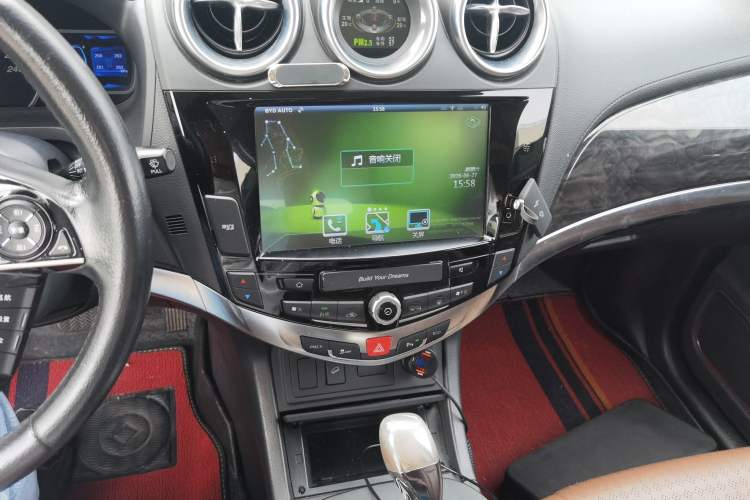 Used BYD S7 2016 2.0T Automatic Prestige Edition Audio And AC Panel