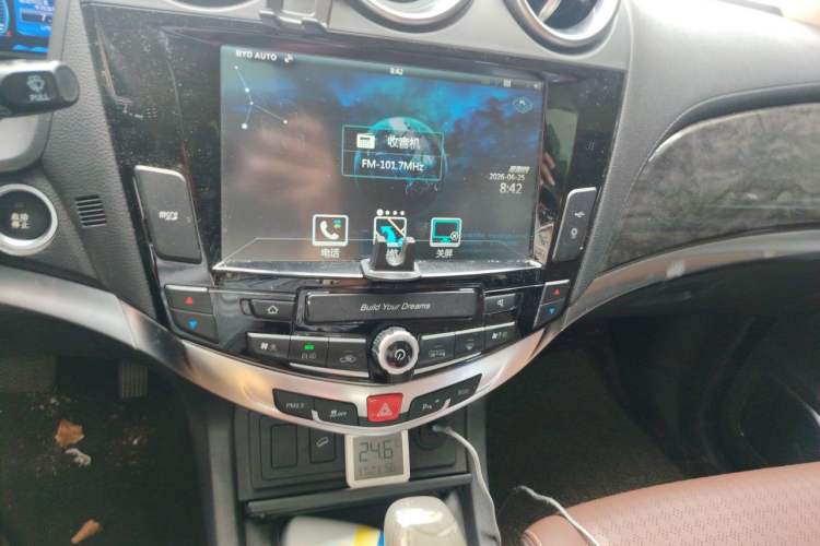 Used BYD S7 2016 2.0T Automatic Prestige Plus Audio And AC Panel