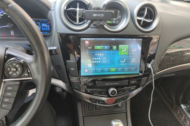 Used BYD S7 2016 2.0T Automatic Prestige Plus Audio And AC Panel