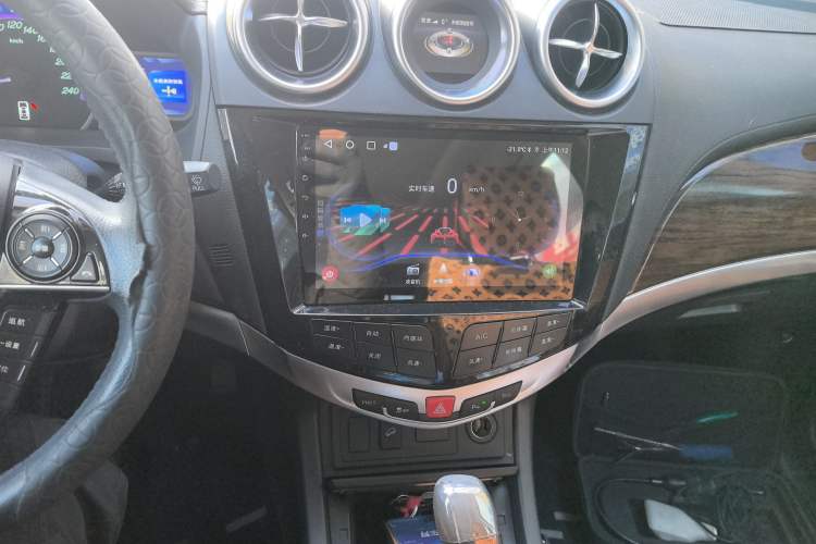 Used BYD S7 2016 2.0T Automatic Prestige Plus Audio And AC Panel