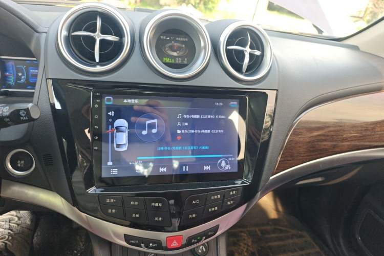 Used BYD S7 2016 2.0T Automatic Prestige Plus Audio And AC Panel
