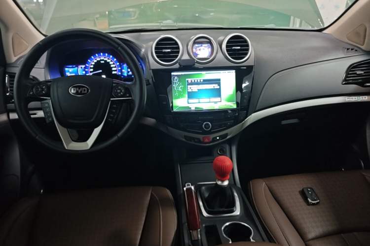 Used BYD S7 2016 1.5T Manual Luxury Edition Center Console