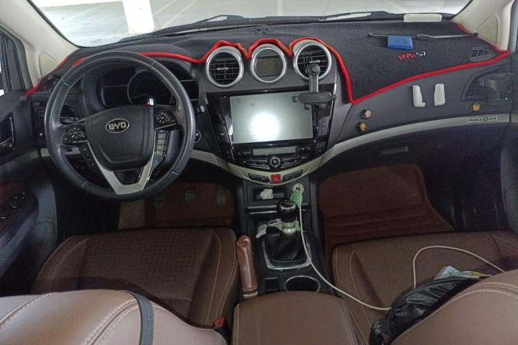 Used BYD S7 2016 1.5T Manual Luxury Edition Center Console