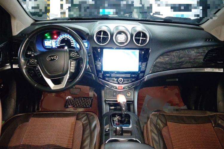Used BYD S7 2016 2.0T Automatic Prestige Plus Center Console