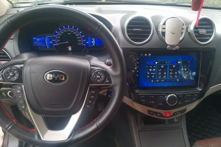 Used BYD S7 2016 1.5T Manual Luxury Edition Center Console
