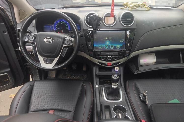 Used BYD S7 2016 1.5T Manual Luxury Edition Center Console