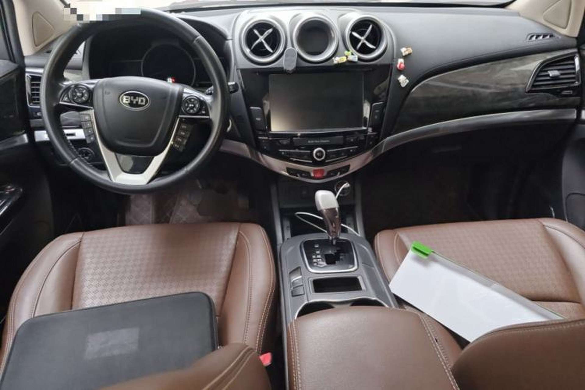 Used BYD S7 2016 2.0T Automatic Prestige Edition Center Console