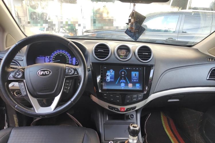 Used BYD S7 2016 1.5T Manual Luxury Edition Center Console