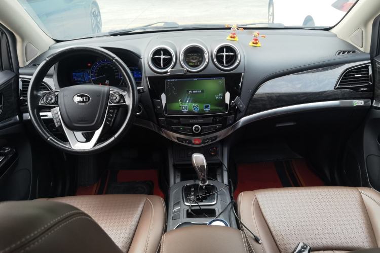 Used BYD S7 2016 2.0T Automatic Prestige Edition Center Console