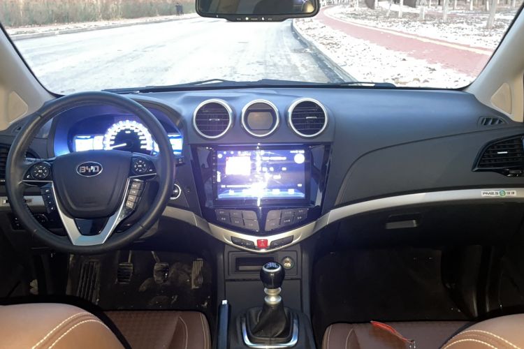Used BYD S7 2016 1.5T Manual Luxury Edition Center Console