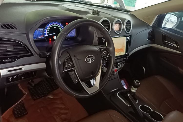 Used BYD S7 2016 1.5T Manual Luxury Edition Center Console