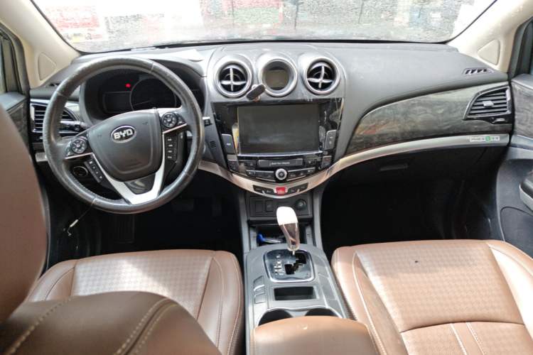 Used BYD S7  Center Console