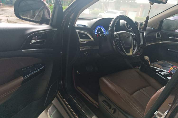 Used BYD S7 2016 2.0T Automatic Prestige Edition Driver Seat