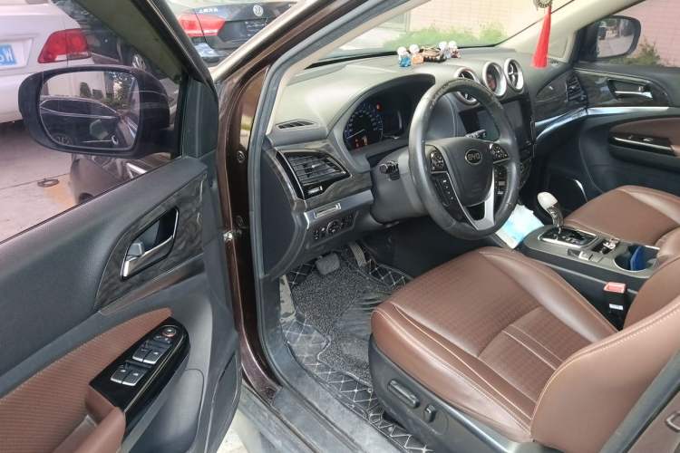 Used BYD S7 2016 2.0T Automatic Prestige Edition Driver Seat