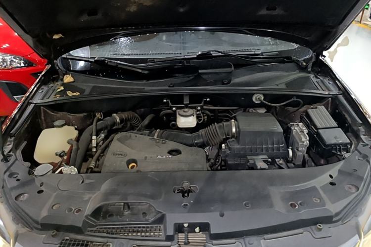 Used BYD S7 2016 2.0T Automatic Prestige Edition Engine Bay
