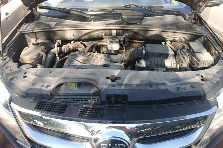 Used BYD S7 2016 2.0T Automatic Prestige Plus Engine Bay