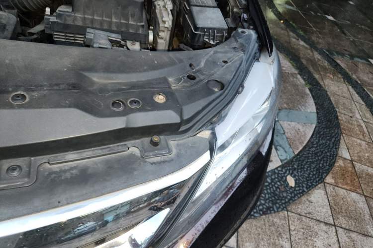 Used BYD S7 2016 2.0T Automatic Prestige Edition Engine Bay Left