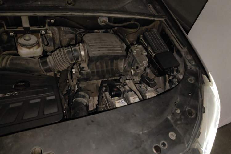 Used BYD S7 2016 2.0T Automatic Prestige Plus Engine Bay Left