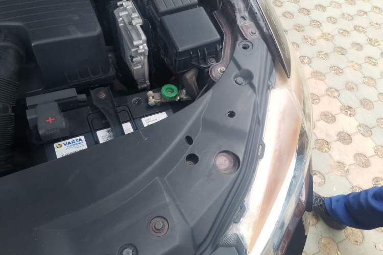 Used BYD S7 2016 1.5T Manual Luxury Edition Engine Bay Left