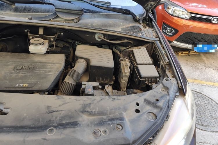 Used BYD S7 2016 1.5T Manual Luxury Edition Engine Bay Left