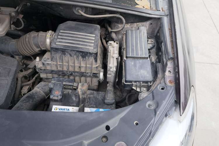 Used BYD S7 2016 2.0T Automatic Prestige Edition Engine Bay Left
