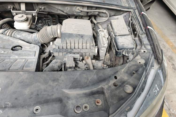 Used BYD S7 2016 2.0T Automatic Prestige Edition Engine Bay Left
