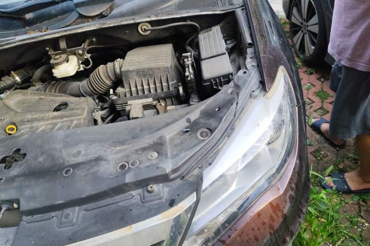 Used BYD S7 2016 2.0T Automatic Prestige Plus Engine Bay Left