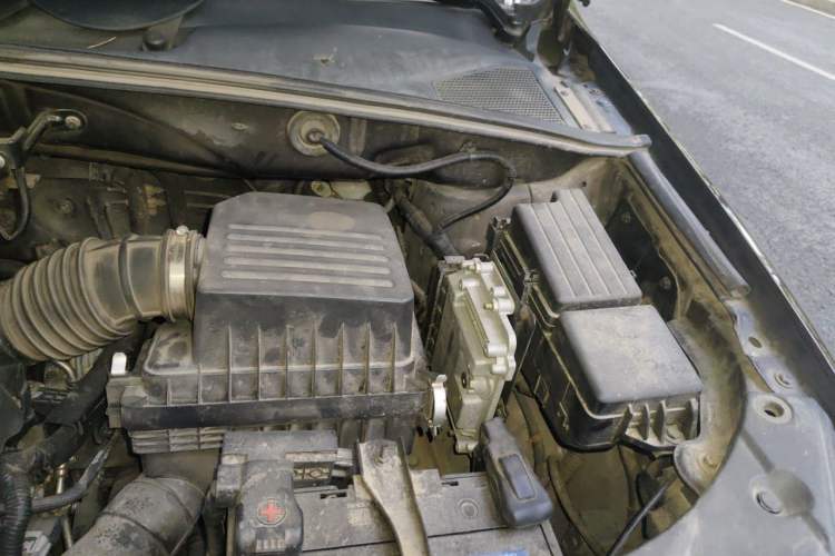 Used BYD S7 2016 2.0T Automatic Prestige Edition Engine Bay Left