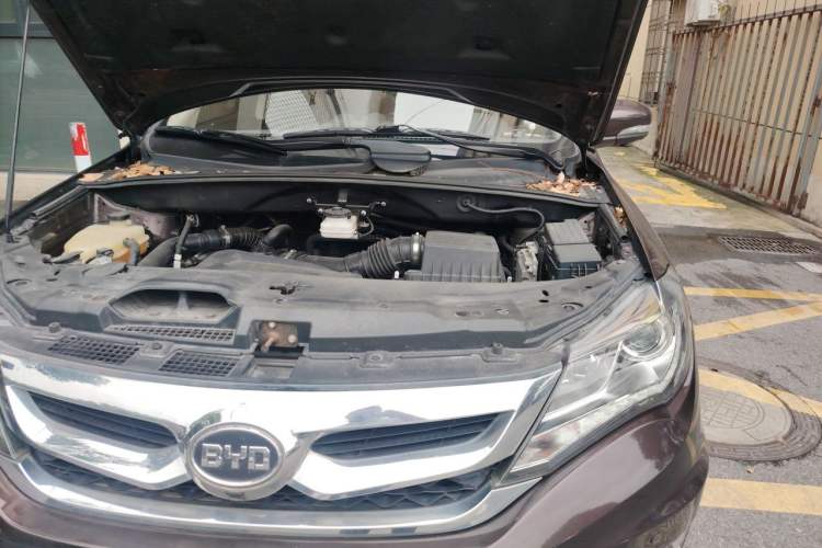 Used BYD S7 2016 2.0T Automatic Prestige Plus Engine Bay Left