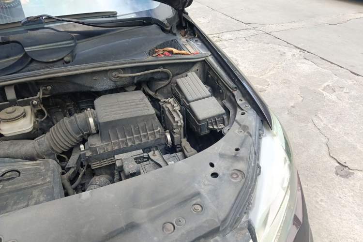 Used BYD S7 2016 2.0T Automatic Prestige Edition Engine Bay Left