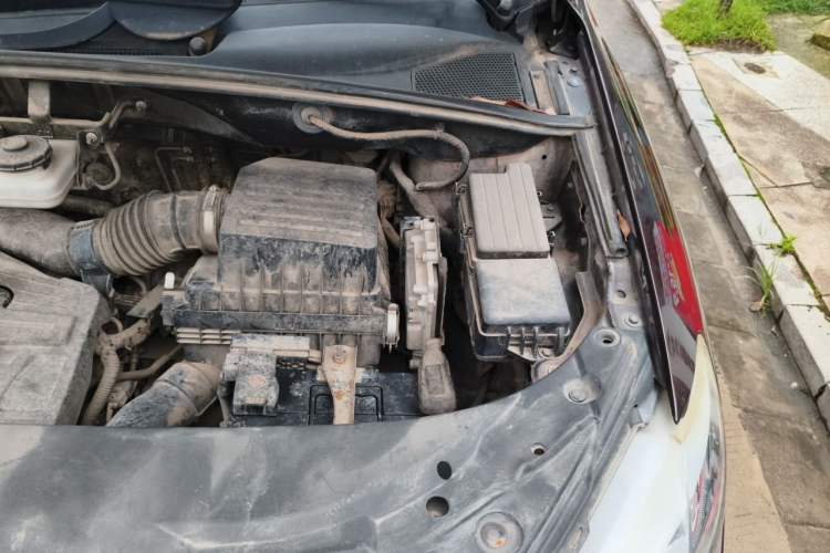Used BYD S7 2016 2.0T Automatic Prestige Plus Engine Bay Left