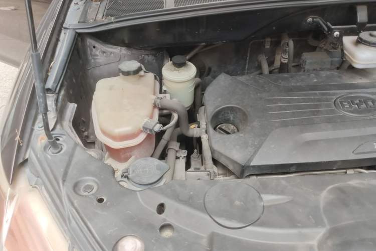 Used BYD S7 2016 1.5T Manual Luxury Edition Engine Bay Right